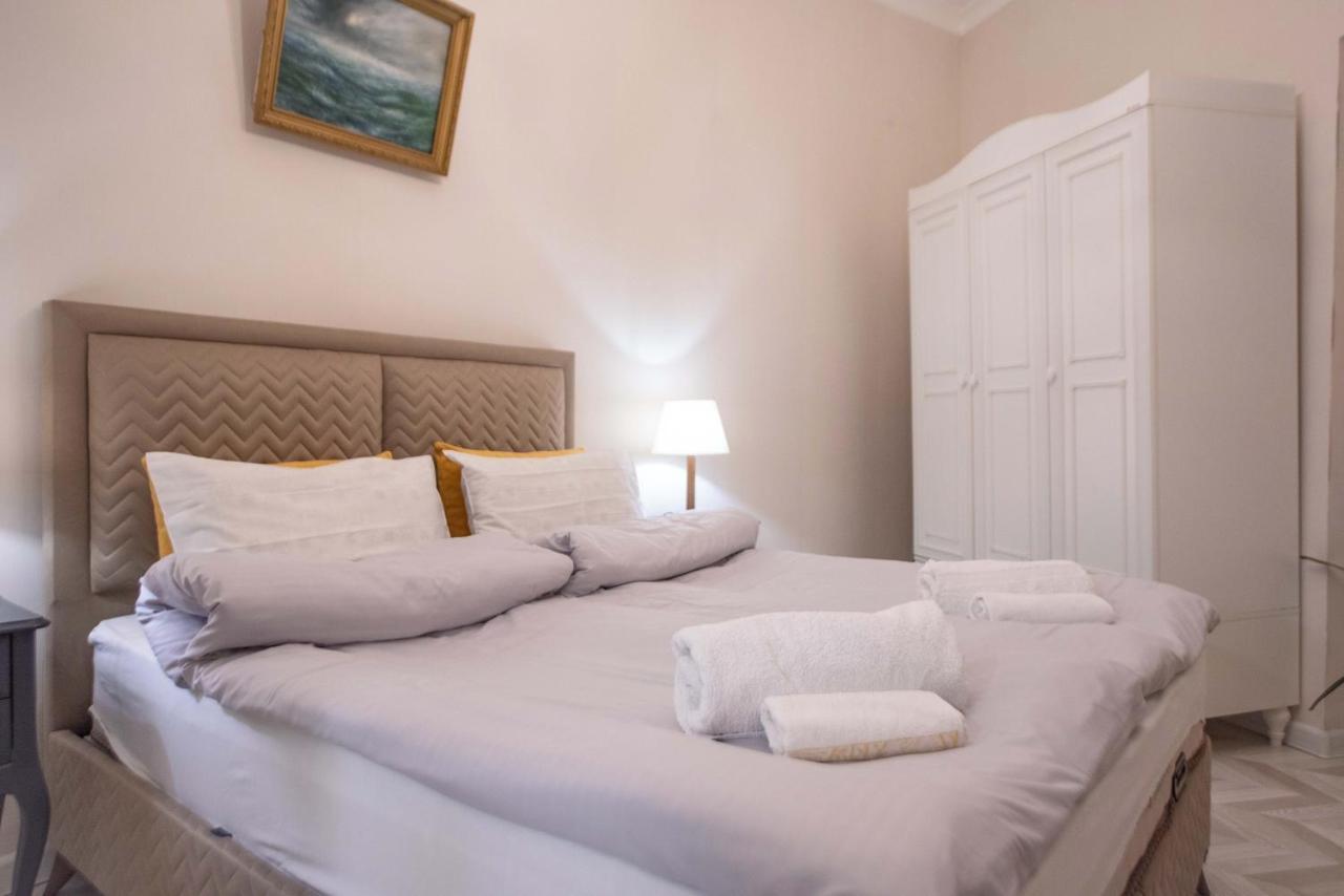Old Town-Booking Apartment Tbilisi Exteriör bild