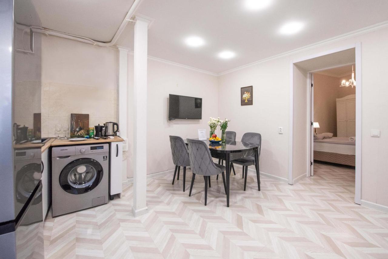 Old Town-Booking Apartment Tbilisi Exteriör bild