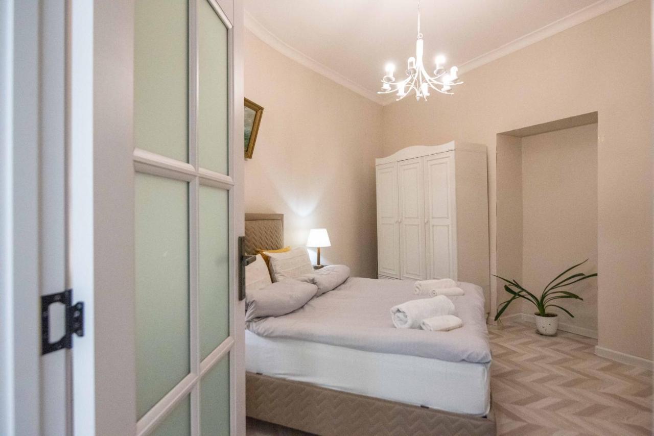 Old Town-Booking Apartment Tbilisi Exteriör bild